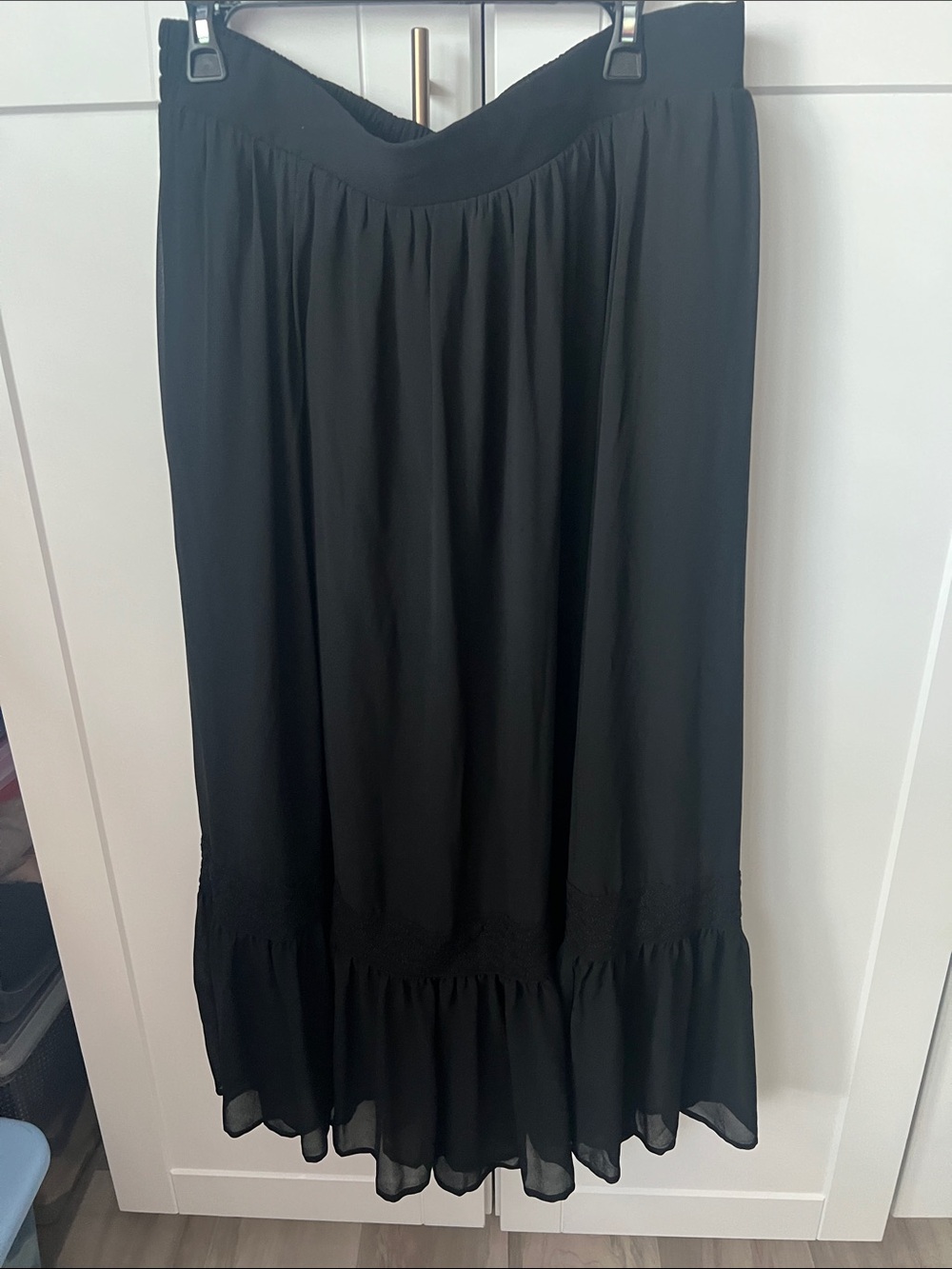 Black Women's Midi Skirt - Elegant Ruffled Hem